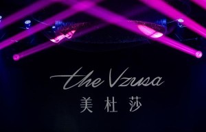 许凯亮相美杜莎品牌线下鉴赏会，携美杜莎美容仪新品惊艳亮相